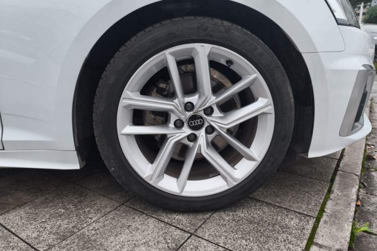 Used Audi A5 2023 Cabriolet 40 TFSI Fashion Dynamic Model Right Front Wheel Hub