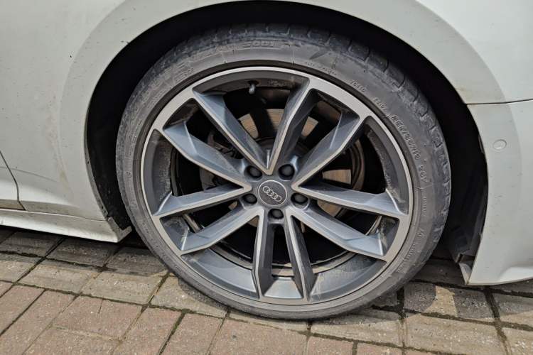 Used Audi A5 2023 Sportback 40 TFSI quattro Luxury Dynamic Edition Right Front Wheel Hub