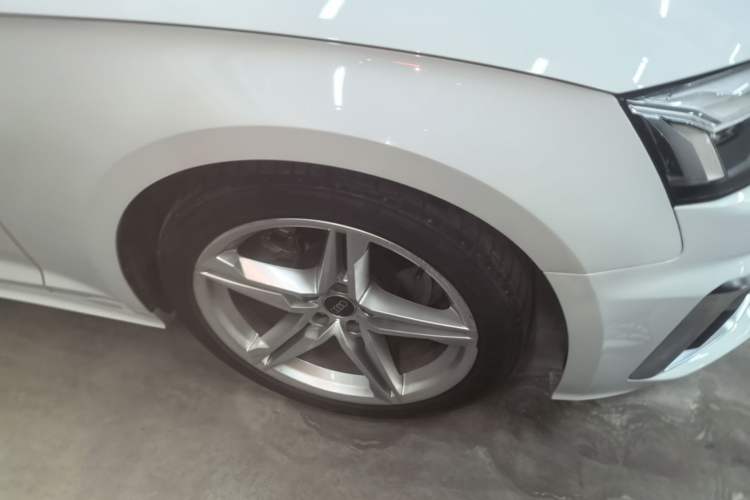 Used Audi A5 2023 Sportback 40 TFSI Fashionable and Dynamic Model Right Front Wheel Hub