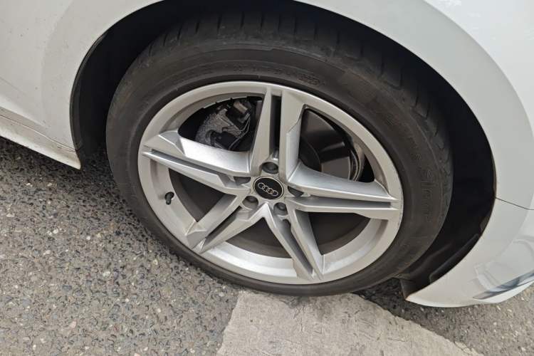Used Audi A5 2023 Coupe 40 TFSI Fashionable and Dynamic Model Right Front Wheel Hub