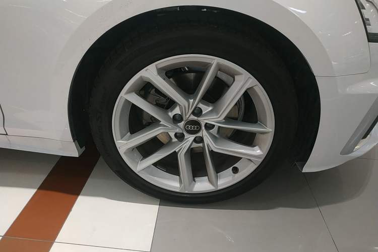 Used Audi A5 2023 Sportback 40 TFSI Fashionable and Dynamic Model Right Front Wheel Hub