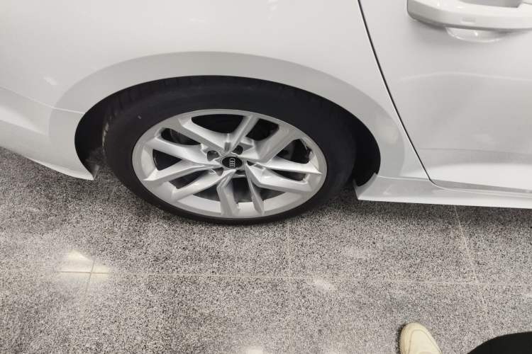 Used Audi A5 2023 Sportback 40 TFSI Fashionable and Dynamic Model Right Rear Wheel Hub