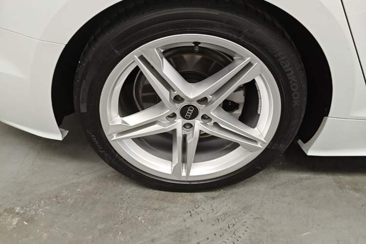 Used Audi A5 2023 Sportback 40 TFSI Fashionable and Dynamic Model Right Rear Wheel Hub