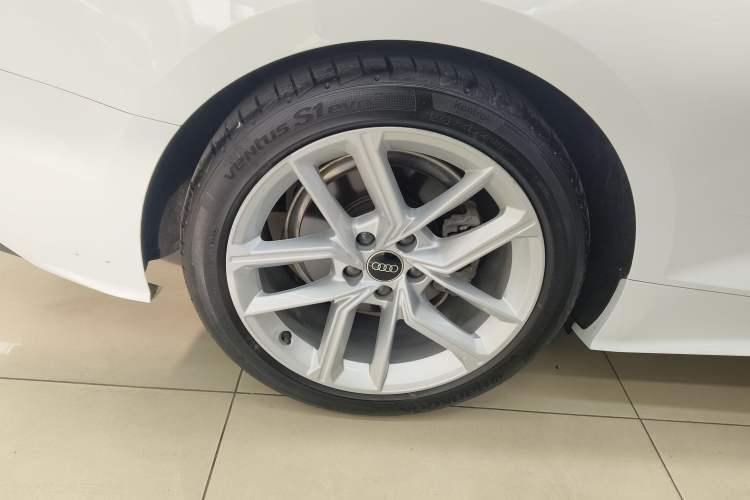 Used Audi A5 2023 Coupe 40 TFSI Fashionable and Dynamic Model Right Rear Wheel Hub