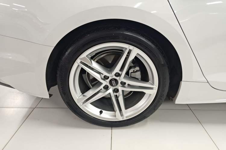 Used Audi A5 2023 Sportback 40 TFSI Fashionable and Dynamic Model Right Rear Wheel Hub