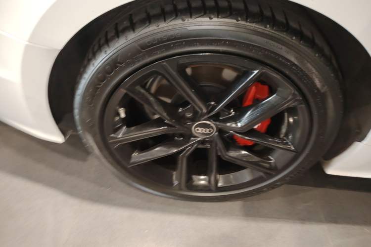 Used Audi A5 2023 Coupe 40 TFSI Fashionable and Dynamic Model Right Rear Wheel Hub