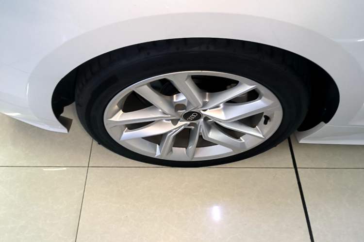 Used Audi A5 2023 Sportback 40 TFSI Fashionable and Dynamic Model Right Rear Wheel Hub