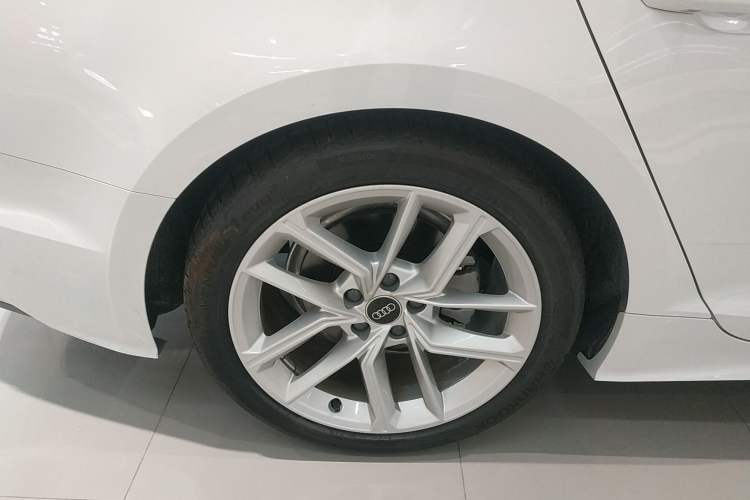 Used Audi A5 2023 Sportback 40 TFSI Fashionable and Dynamic Model Right Rear Wheel Hub