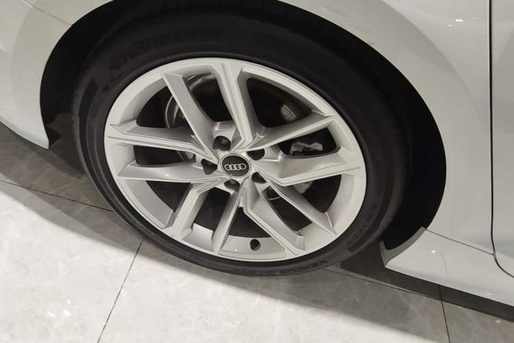 Used Audi A5 2023 Sportback 40 TFSI Fashionable and Dynamic Model Right Rear Wheel Hub