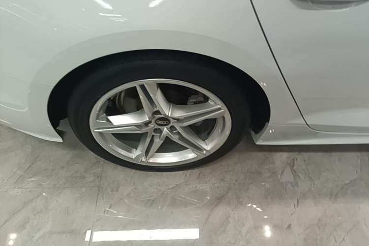 Used Audi A5 2023 Sportback 40 TFSI Fashionable and Dynamic Model Right Rear Wheel Hub