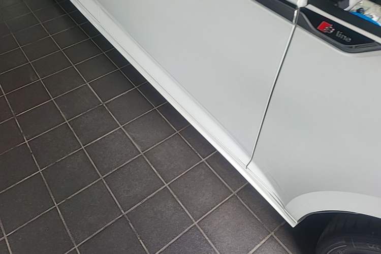 Used Audi A5 2023 Sportback 40 TFSI Fashionable and Dynamic Model Right Side Sill