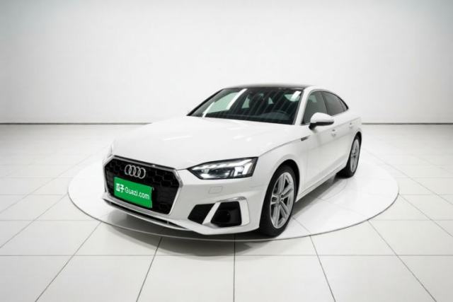 Ojetý Audi A5 2023 Sportback 40 TFSI Fashionable and Dynamic Model