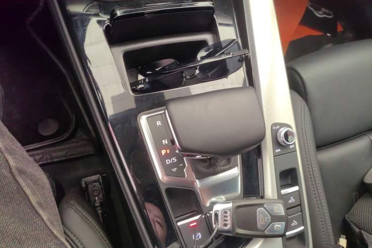 Used Audi A5 2024 Cabriolet 40 TFSI Fashionable and Dynamic Model Gear Lever