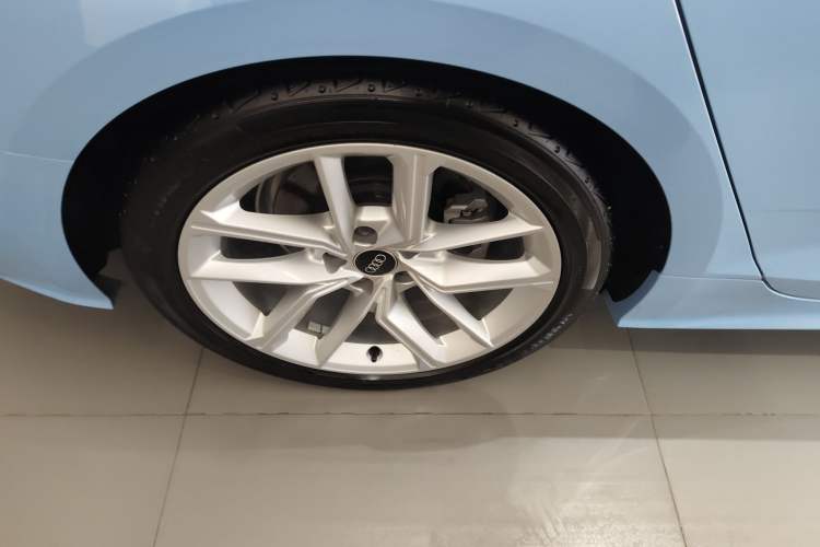 Used Audi A5 2024 Sportback 40 TFSI Fashionable and Dynamic Model Right Rear Wheel Hub