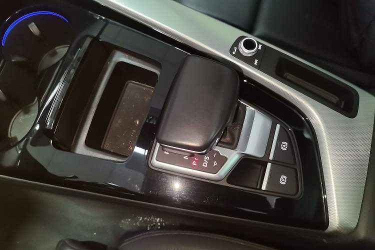 Used Audi A5 2024 Sportback 40 TFSI Fashionable and Dynamic Model Gear Lever