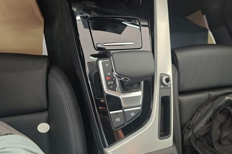 Used Audi A5 2024 Sportback 40 TFSI Fashionable and Dynamic Model Gear Lever