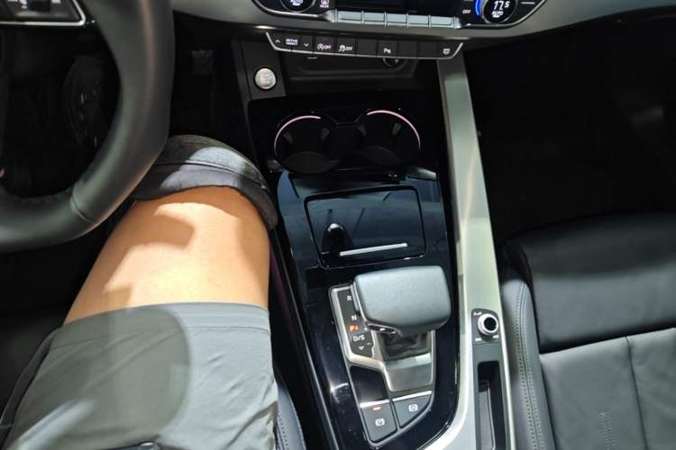 Used Audi A5 2024 Coupe 40 TFSI Fashion Dynamic Model Gear Lever
