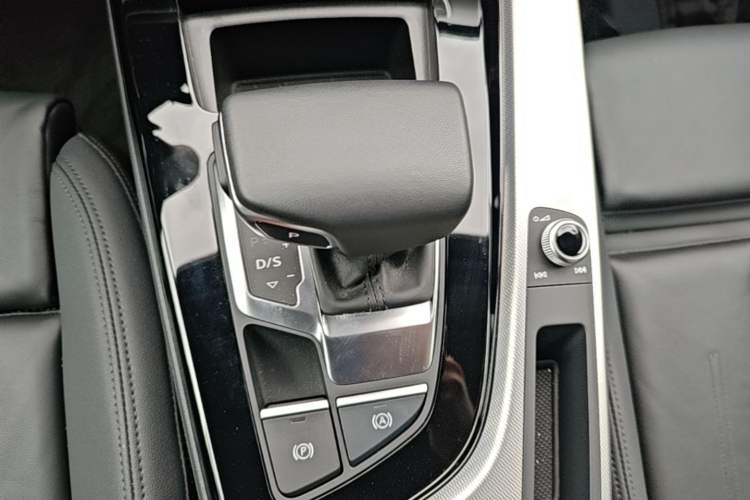 Used Audi A5 2024 Sportback 40 TFSI Fashionable and Dynamic Model Gear Lever