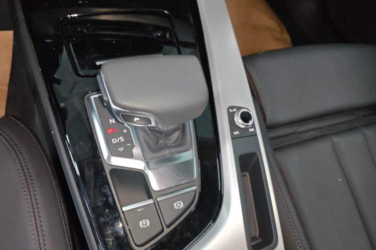 Used Audi A5 2024 Sportback 40 TFSI Fashionable and Dynamic Model Gear Lever