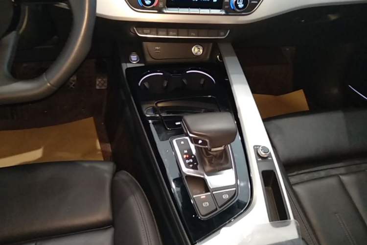 Used Audi A5 2024 Sportback 40 TFSI quattro Luxury Dynamic Model Gear Lever