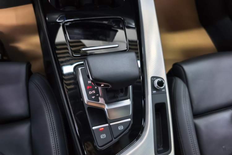 Used Audi A5 2024 Sportback 40 TFSI Fashionable and Dynamic Model Gear Lever