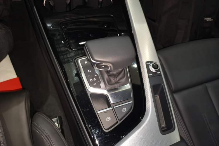 Used Audi A5 2024 Sportback 40 TFSI Fashionable and Dynamic Model Gear Lever