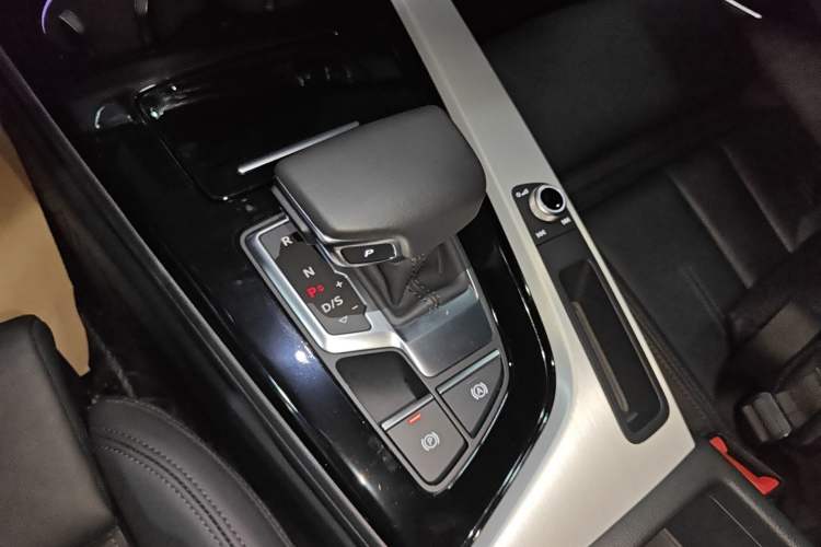 Used Audi A5 2024 Sportback 40 TFSI quattro Luxury Dynamic Model Gear Lever