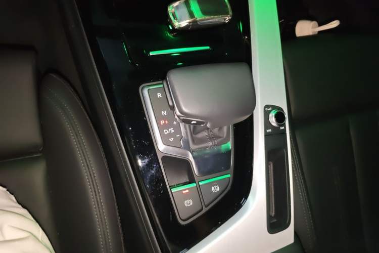 Used Audi A5 2024 Sportback 40 TFSI quattro Luxury Dynamic Model Gear Lever