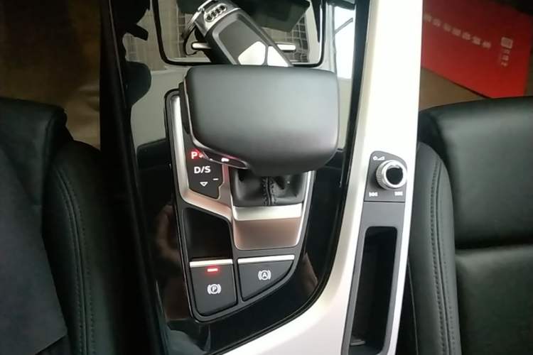Used Audi A5 2024 Sportback 40 TFSI quattro Luxury Dynamic Model Gear Lever