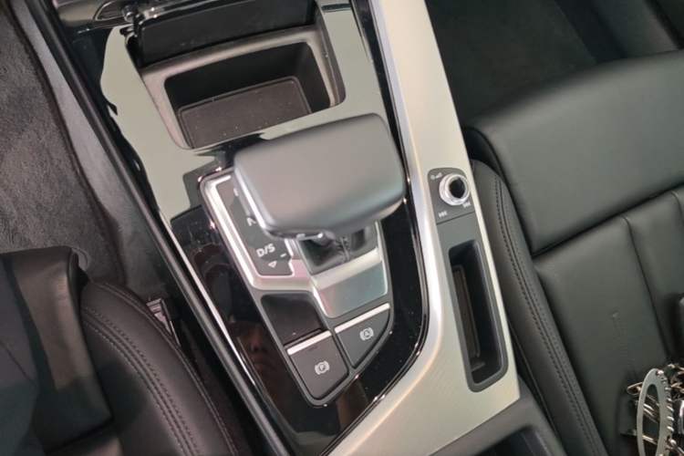 Used Audi A5 2024 Sportback 40 TFSI Fashionable and Dynamic Model Gear Lever