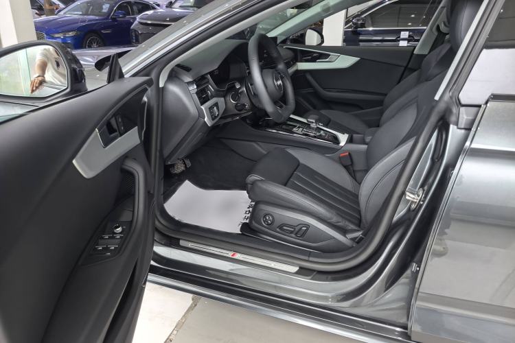 Used Audi A5 2024 Sportback 40 TFSI quattro Luxury Dynamic Model Interior 4