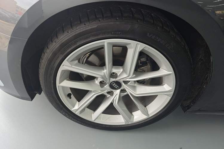 Used Audi A5 2024 Sportback 40 TFSI Fashionable and Dynamic Model Left Front Wheel Hub