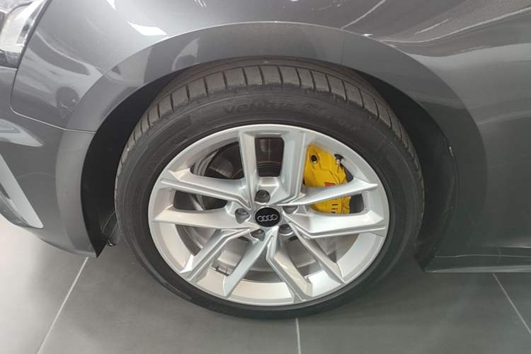Used Audi A5 2024 Sportback 40 TFSI Fashionable and Dynamic Model Left Front Wheel Hub