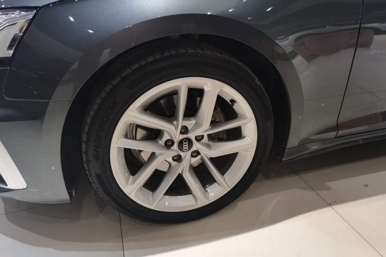Used Audi A5 2024 Sportback 40 TFSI Fashionable and Dynamic Model Left Front Wheel Hub