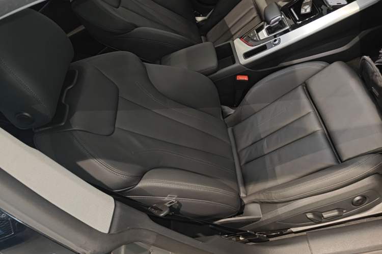 Used Audi A5 2024 Sportback 40 TFSI quattro Luxury Dynamic Model Right Front Seat