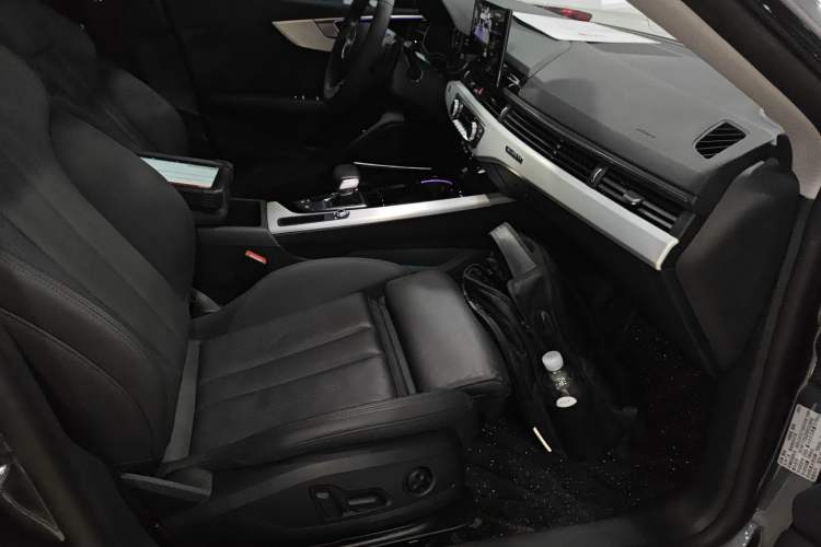 Used Audi A5 2024 Sportback 40 TFSI quattro Luxury Dynamic Model Right Front Seat
