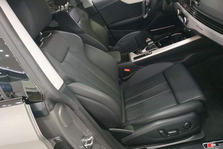 Used Audi A5 2024 Sportback 40 TFSI quattro Luxury Dynamic Model Right Front Seat