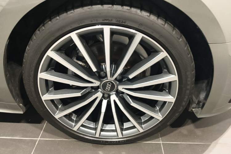 Used Audi A5 2024 Sportback 40 TFSI quattro Luxury Dynamic Model Right Front Wheel Hub