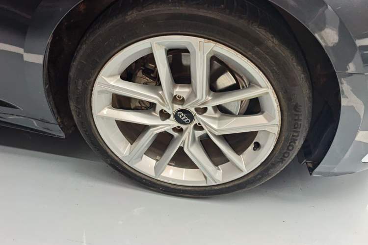 Used Audi A5 2024 Sportback 40 TFSI Fashionable and Dynamic Model Right Front Wheel Hub