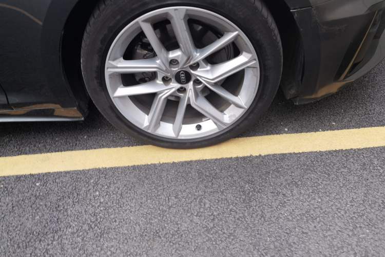 Used Audi A5 2024 Sportback 40 TFSI Fashionable and Dynamic Model Right Front Wheel Hub