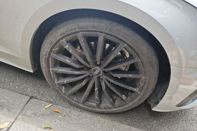 Used Audi A5 2024 Sportback 40 TFSI quattro Luxury Dynamic Model Right Front Wheel Hub