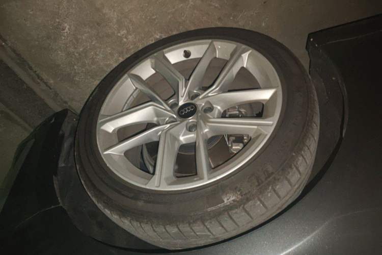 Used Audi A5 2024 Sportback 40 TFSI Fashionable and Dynamic Model Right Front Wheel Hub