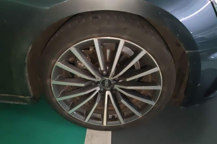 Used Audi A5 2024 Sportback 40 TFSI quattro Luxury Dynamic Model Right Front Wheel Hub