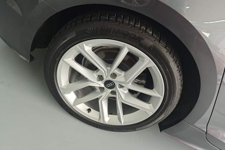 Used Audi A5 2024 Sportback 40 TFSI Fashionable and Dynamic Model Right Rear Wheel Hub