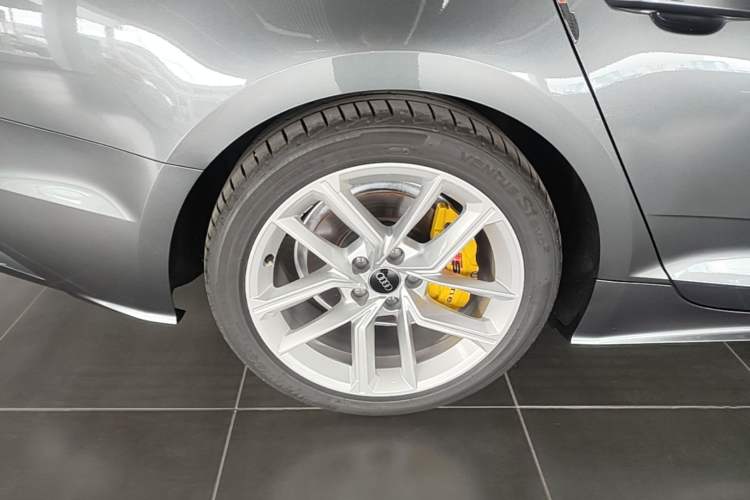 Used Audi A5 2024 Sportback 40 TFSI Fashionable and Dynamic Model Right Rear Wheel Hub