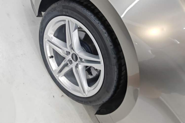 Used Audi A5 2024 Coupe 40 TFSI Fashion Dynamic Model Right Rear Wheel Hub
