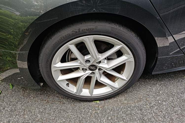 Used Audi A5 2024 Sportback 40 TFSI Fashionable and Dynamic Model Right Rear Wheel Hub
