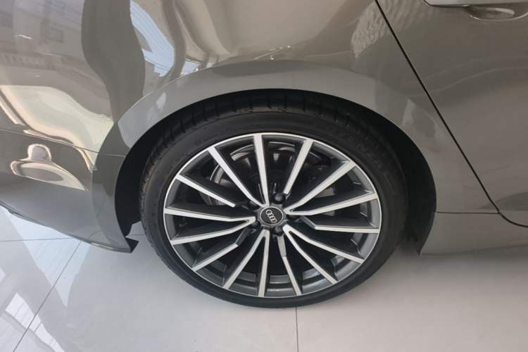 Used Audi A5 2024 Sportback 40 TFSI quattro Luxury Dynamic Model Right Rear Wheel Hub