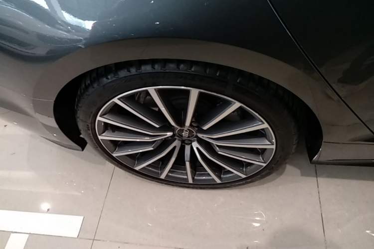 Used Audi A5 2024 Sportback 40 TFSI quattro Luxury Dynamic Model Right Rear Wheel Hub