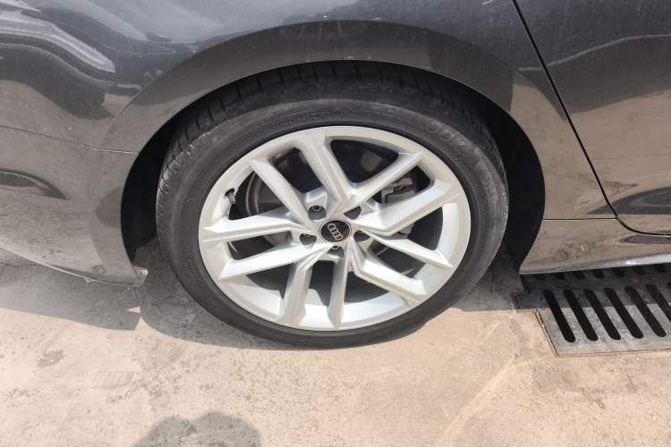 Used Audi A5 2024 Sportback 40 TFSI Fashionable and Dynamic Model Right Rear Wheel Hub